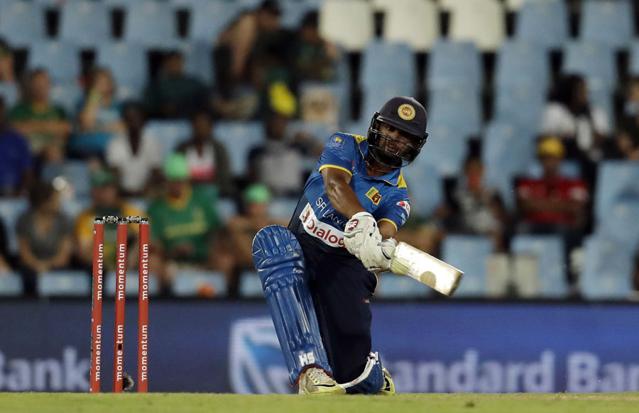 ধীর গতিতে আগাচ্ছে শ্রীলঙ্কার ইনিংস