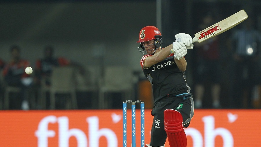 ভিলিয়ার্সের তান্ডবের পরেও ১৫০ ছুতে পারলো না ব্যাংগালোর