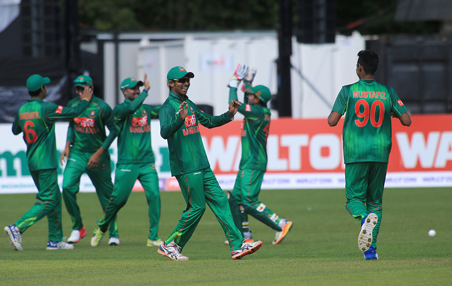 মুস্তাফিজের বিষে নীল হলো আইরিশরা