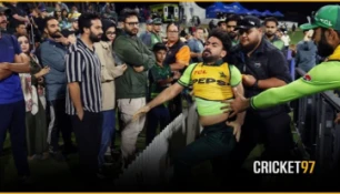 মাঠের বাইরেও বিতর্ক— ভক্তদের সঙ্গে তর্কে জড়ালেন খুশদিল শাহ