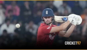 শেষের ঝড়ো ব্যাটিংয়ে ইংল্যান্ডের জয়ে ভেসে গেল নিউজিল্যান্ড