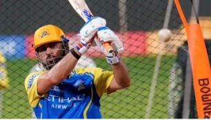 Uncertainty over Dhoni clouds Chennai camp