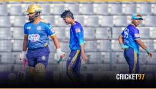 ১০ উইকেটের বড় জয় চট্টগ্রামের, ব্যাটিং ধসে ঢাকার হতাশা