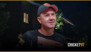 যু'দ্ধবিরতির খবর শুনে ‘অস্ট্রেলিয়ার বিমান থেকে নেমে পড়েন’ পন্টিং, থাকেন ভারতেই