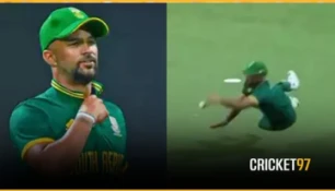 খেলোয়াড়দের হয়ে ফিল্ডিং করতে নামলেন কোচ জেপি ডুমিনি