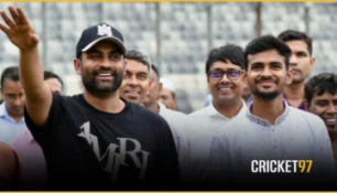 তামিমের অভিযোগের জবাবে ক্রীড়া উপদেষ্টার পাল্টা দাবি