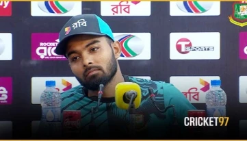 ব্যাটিং ব্যর্থতার রাতেও হৃদয়ের লড়াকু ইনিংস, সমালোচনা ও দলের চ্যালেঞ্জ নিয়ে যা বললেন হৃদয়