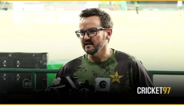 বাংলাদেশকে হালকাভাবে দেখছেন না পাকিস্তানের হেড কোচ হেসন