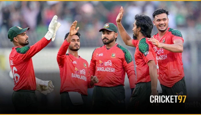 মিরপুরে টাইগার বোলারদের সামনে অসহায় পাকিস্তান