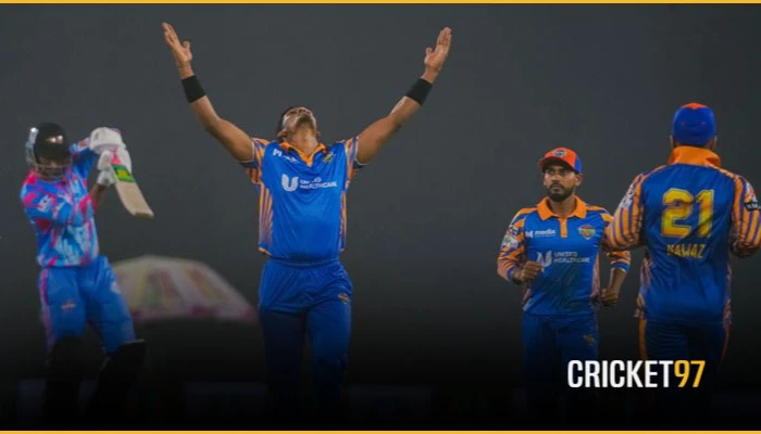 যেকারণে হোল্ডারকে না দিয়ে মুশফিককে বল করতে দেন মিরাজ