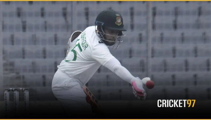 আঙুলে ব্যথা পেয়েছেন মুশফিক, জানালেন নিজেই