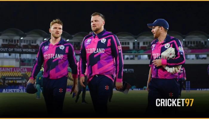 আইসিসির আচরণবিধি ভাঙায় ক্রস, ওয়াটকে জরিমানা